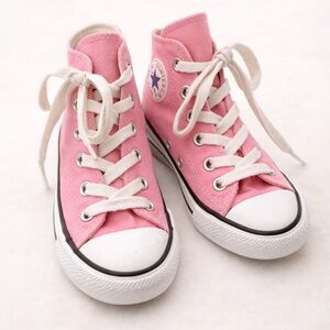 Size 7 Converse Toddler Pink Sneakers in Excellent condition